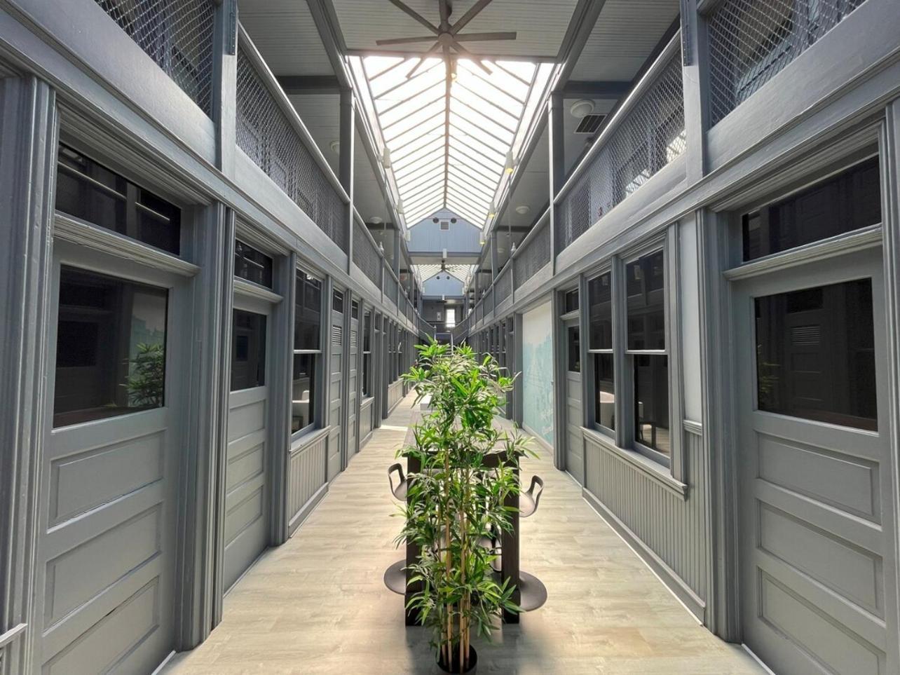 Local Modern Getaway - Ground Floor Apartment Cleveland Luaran gambar