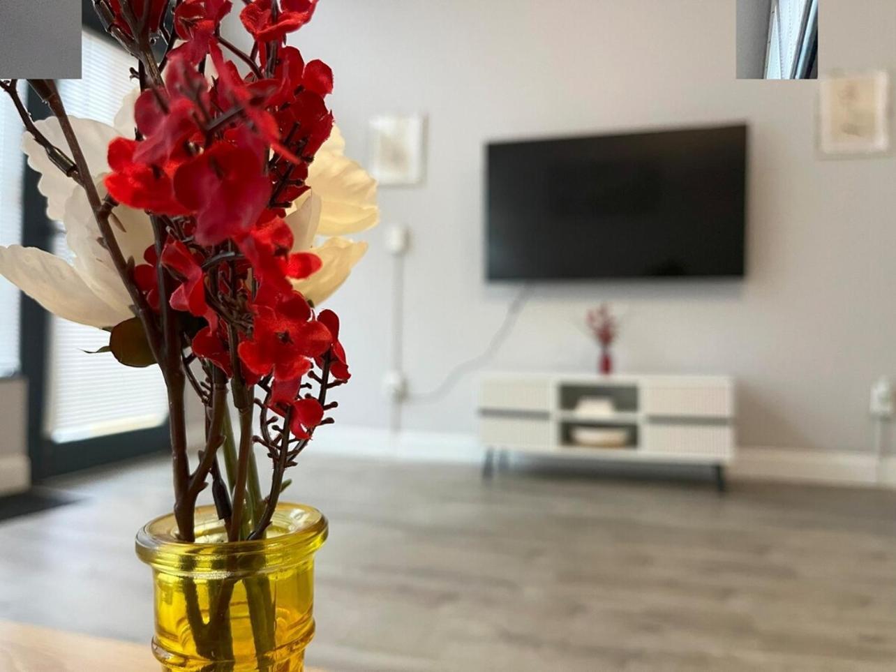 Local Modern Getaway - Ground Floor Apartment Cleveland Luaran gambar