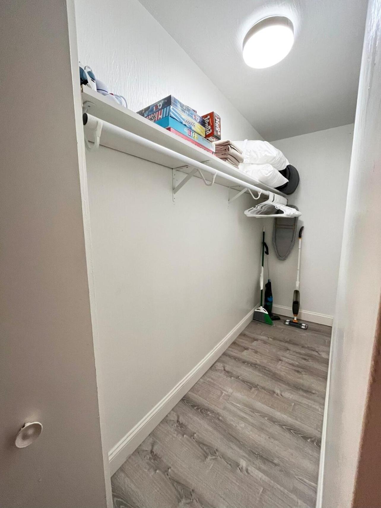Local Modern Getaway - Ground Floor Apartment Cleveland Luaran gambar