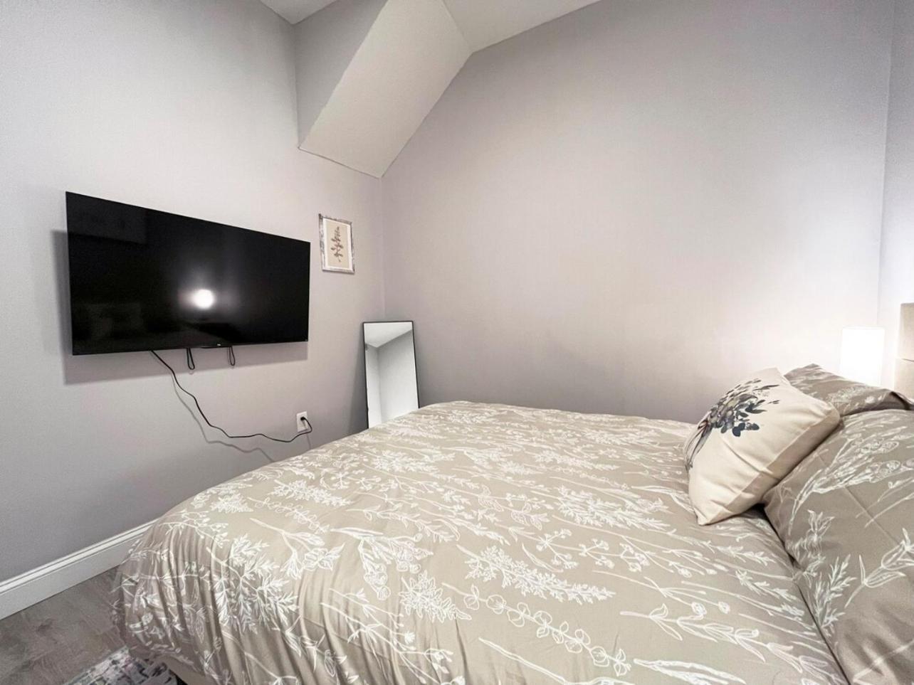 Local Modern Getaway - Ground Floor Apartment Cleveland Luaran gambar